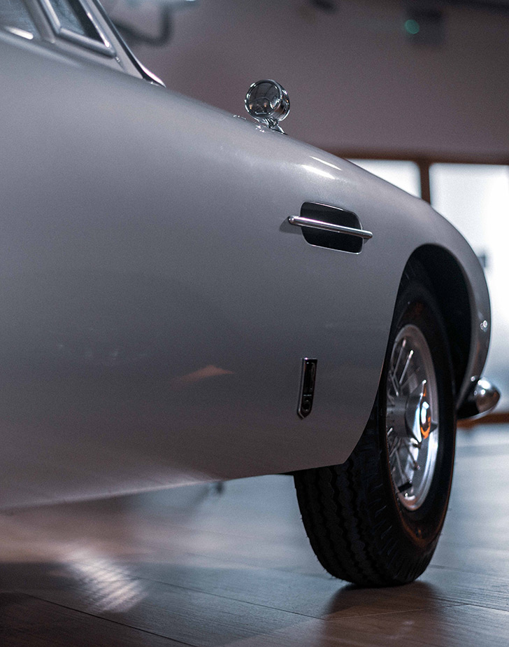 Cette miniature d'Aston Martin DB5 vendue le prix d'une Polo neuve
